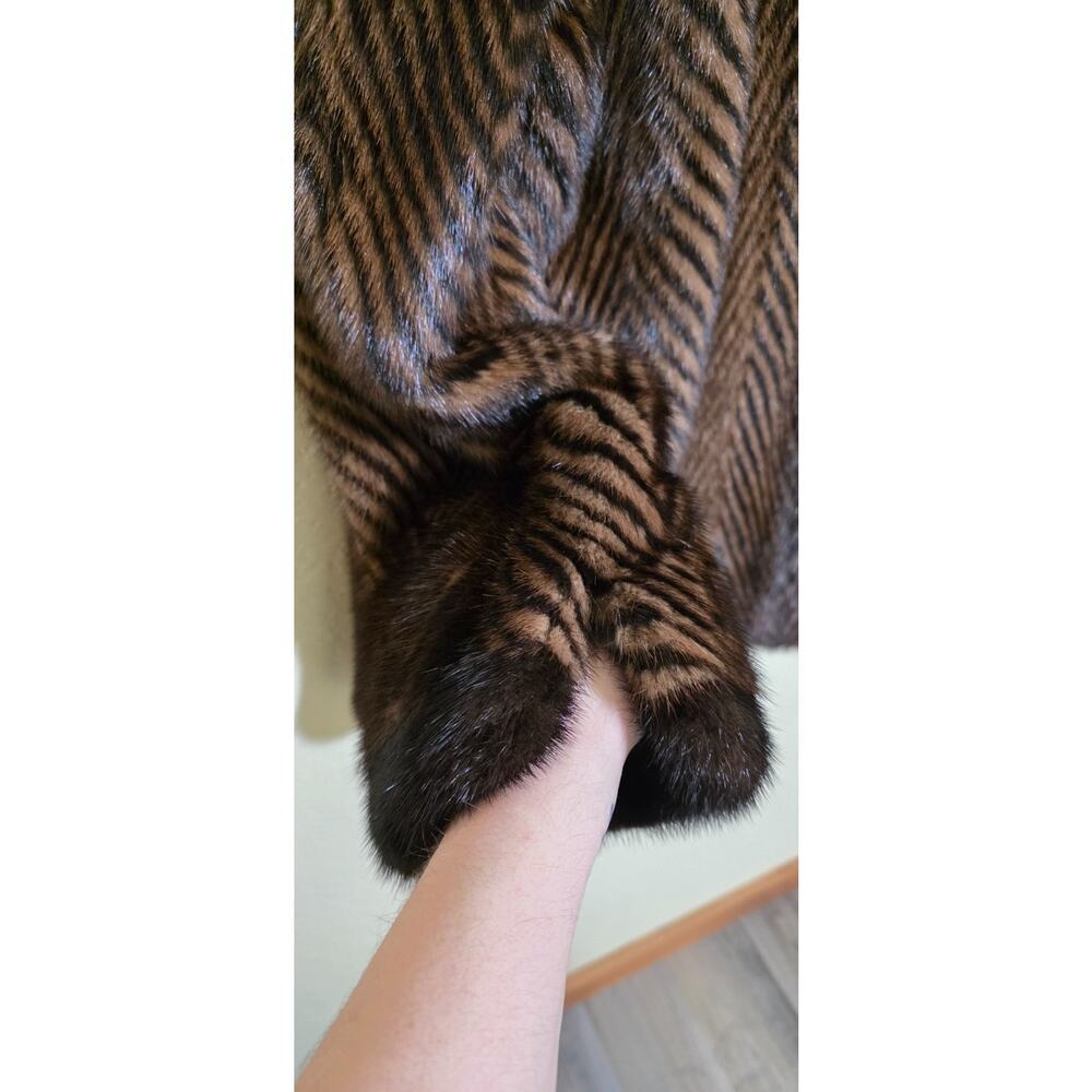 DaVinci Authentic Vintage Mink Coat with Chevron Pattern - Very Soft Fur - Picture 7 of 11